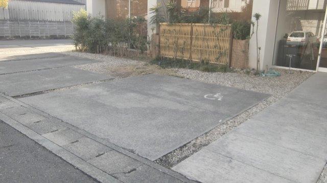 車いすマーク駐車場