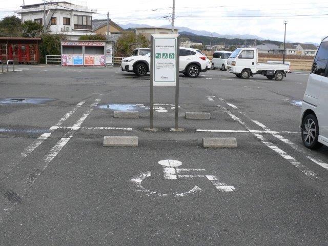 車いすマーク駐車場
