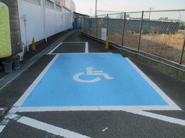 車いすマーク駐車場
