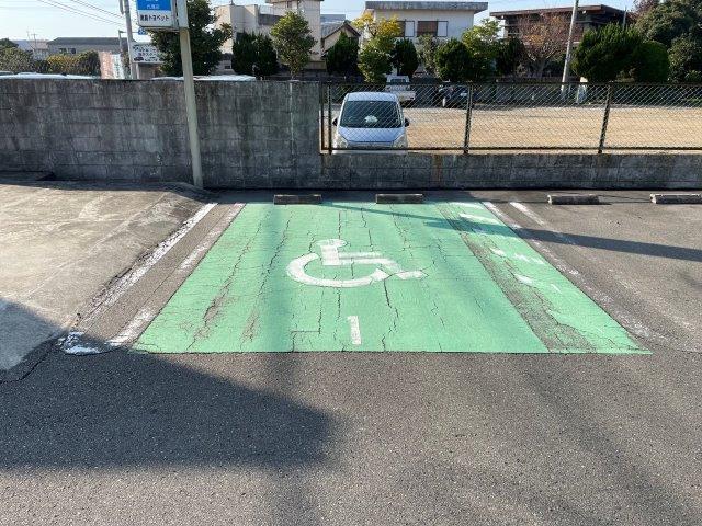 車いすマーク駐車場