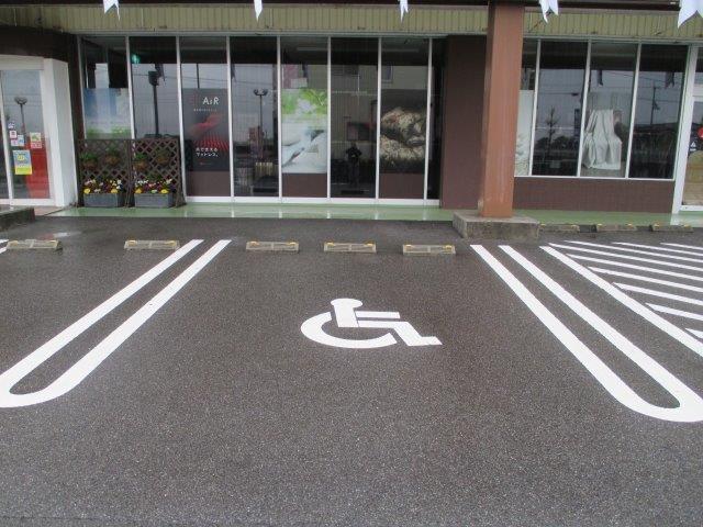 車いすマーク駐車場