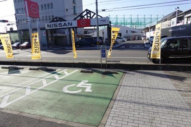 車いすマーク駐車場