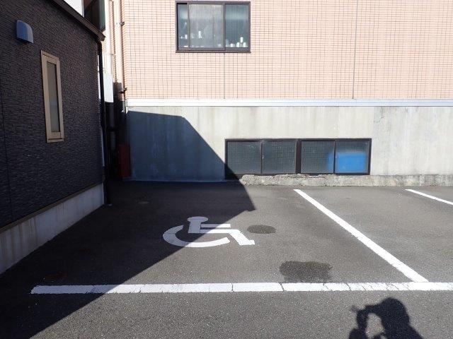 車いすマーク駐車場