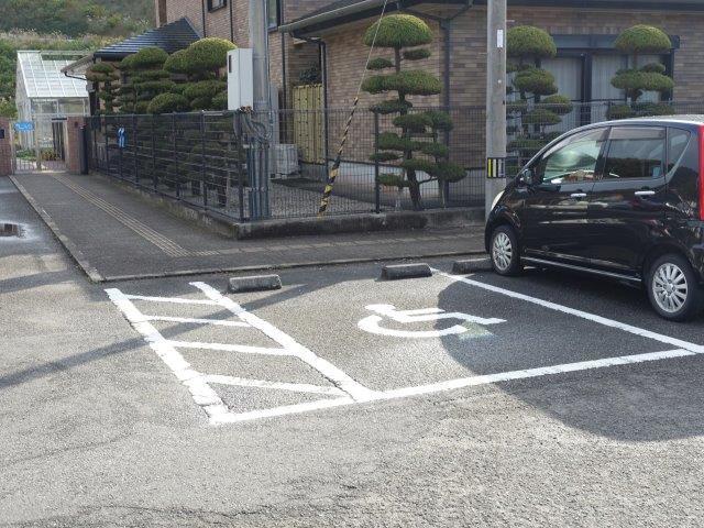 車いすマーク駐車場