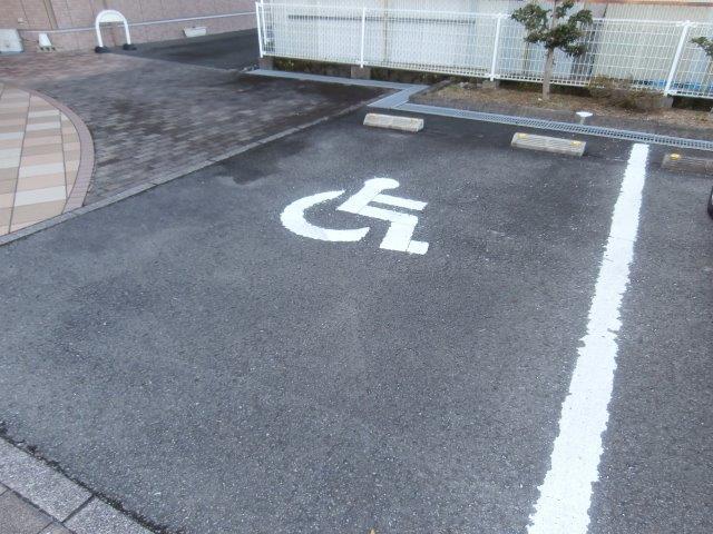 車いすマーク駐車場