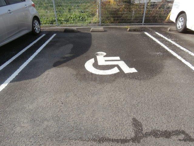 車いすマーク駐車場