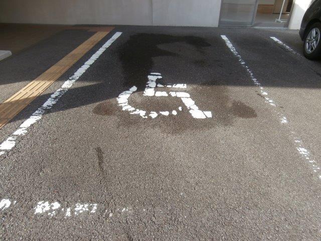 車いすマーク駐車場