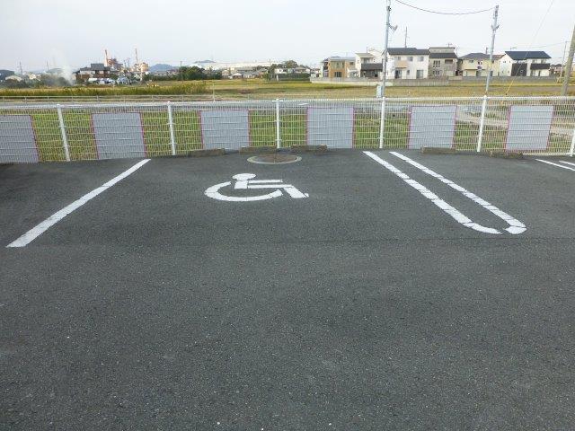 車いすマーク駐車場