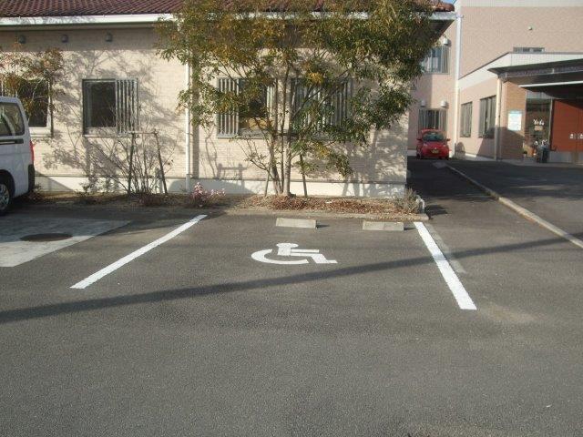 車いすマーク駐車場