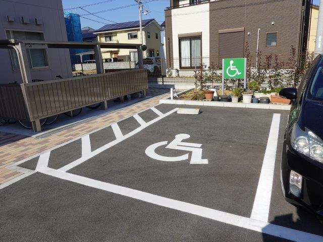 車いすマーク駐車場