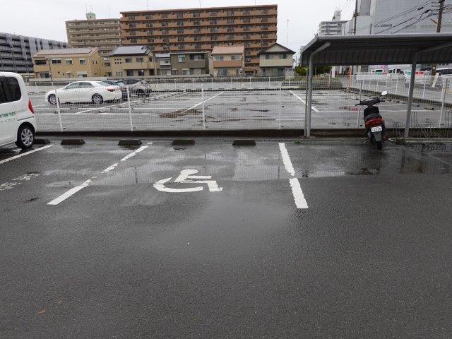 車いすマーク駐車場