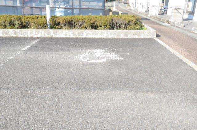 車いすマーク駐車場