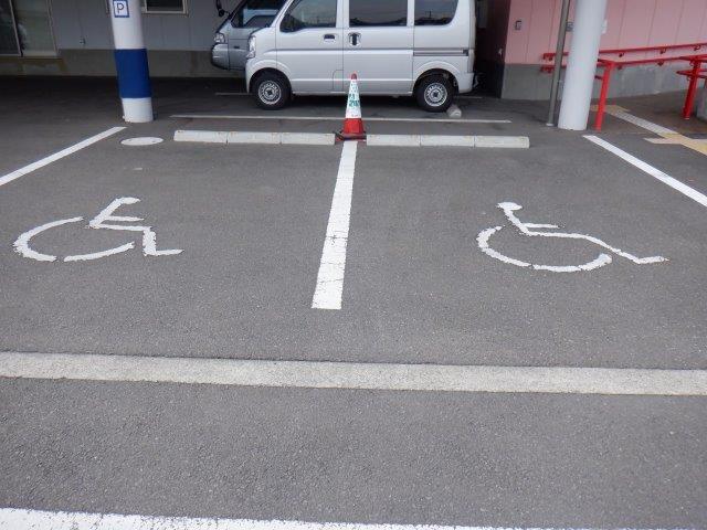 車いすマーク駐車場