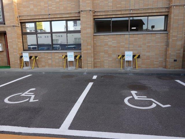 車いすマーク駐車場