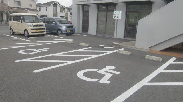 車いすマーク駐車場