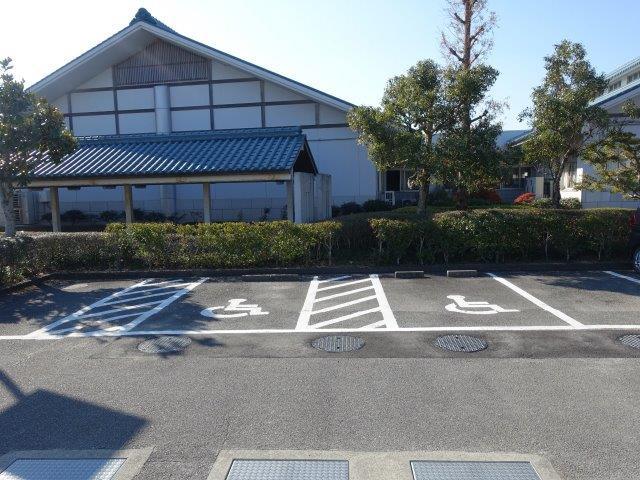 車いすマーク駐車場