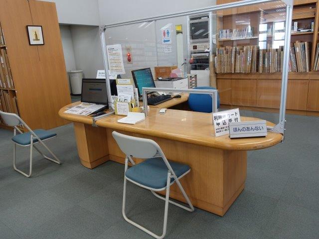 車いす使用者用カウンター記載台