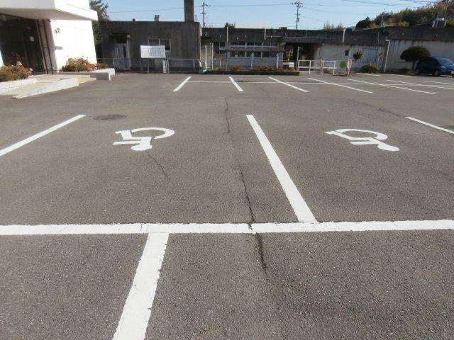 車いすマーク駐車場