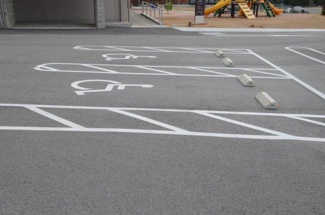 車いすマーク駐車場