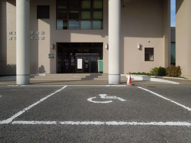 車いすマーク駐車場