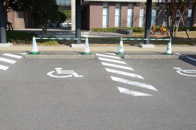 車いすマーク駐車場