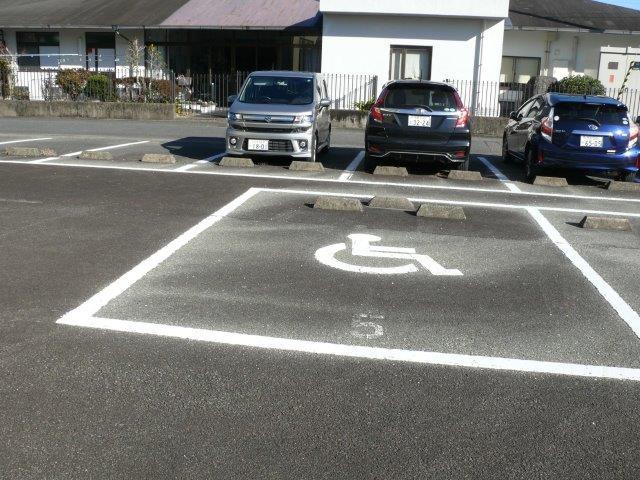 車いすマーク駐車場