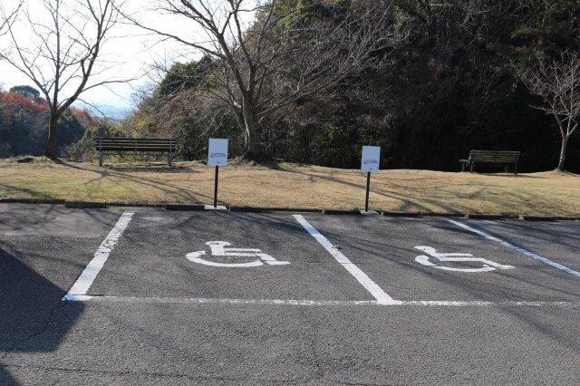 車いすマーク駐車場