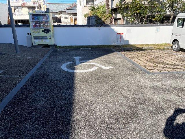 車いすマーク駐車場