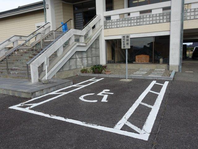 車いすマーク駐車場