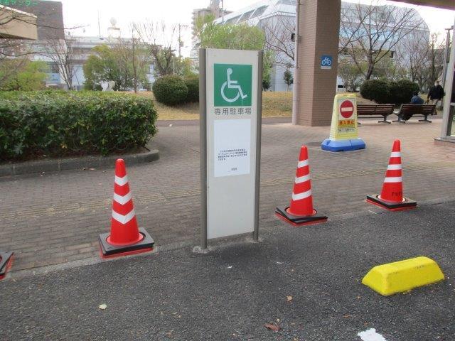 車いすマーク駐車場