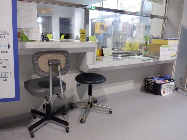 車いす使用者用カウンター記載台