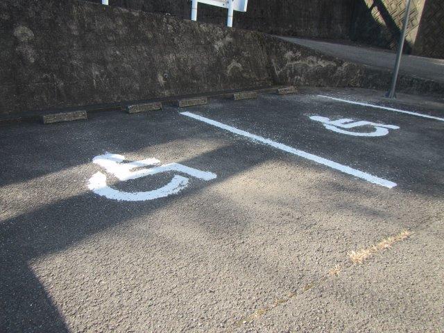 車いすマーク駐車場