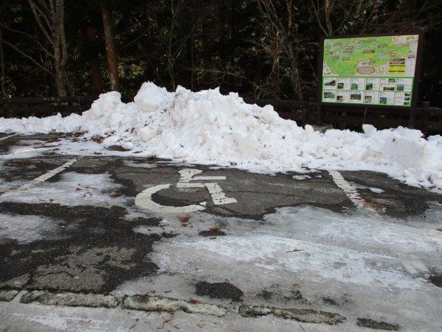 車いすマーク駐車場