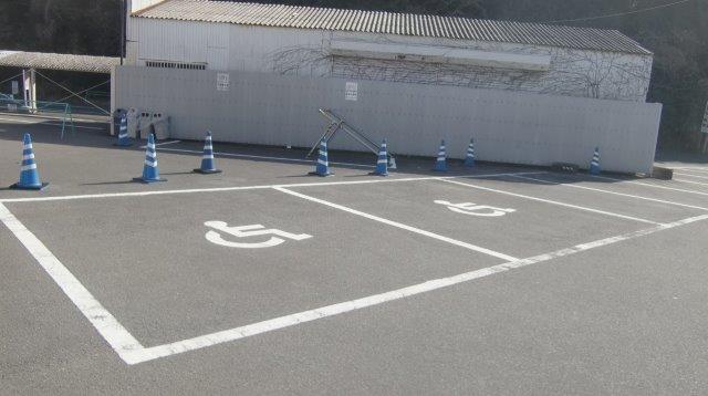 車いすマーク駐車場