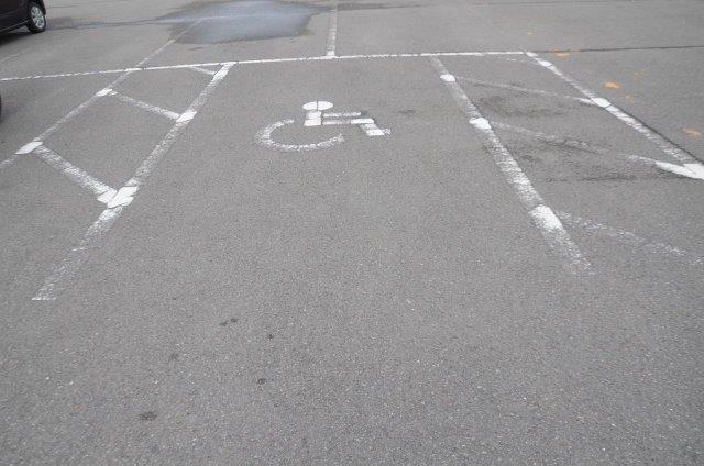 車いすマーク駐車場