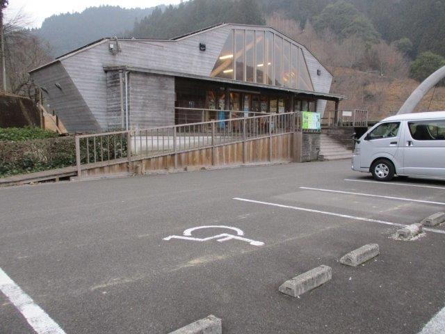 車いすマーク駐車場