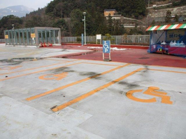 車いすマーク駐車場
