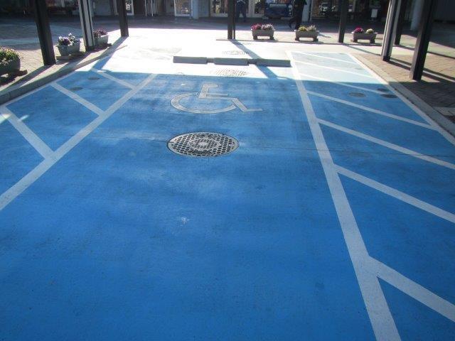 車いすマーク駐車場