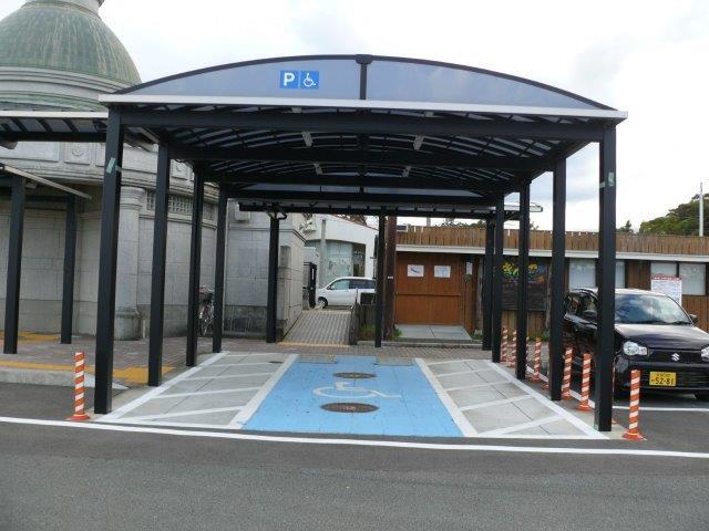 車いすマーク駐車場