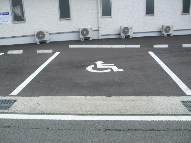 車いすマーク駐車場