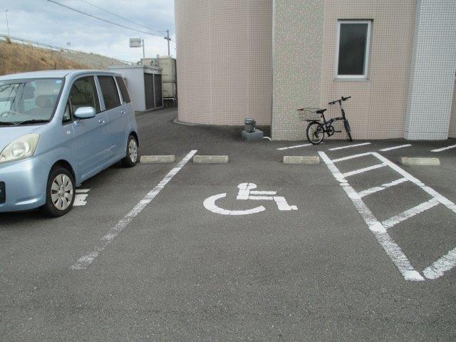 車いすマーク駐車場
