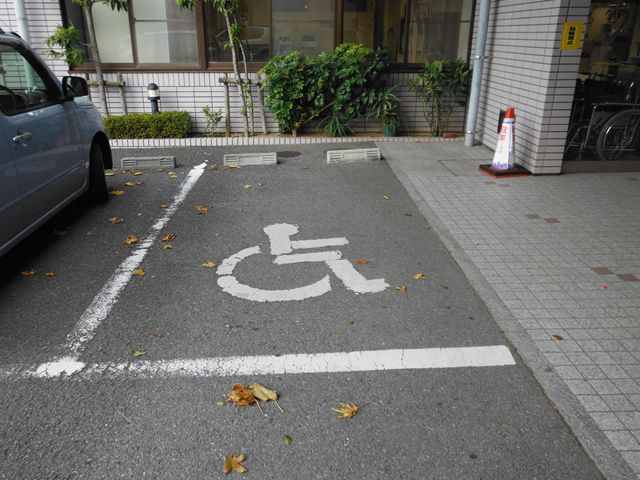 車いすマーク駐車場
