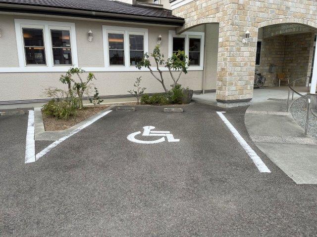 車いすマーク駐車場