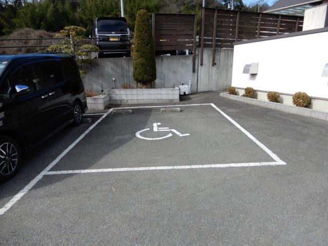 車いすマーク駐車場