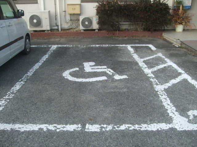 車いすマーク駐車場
