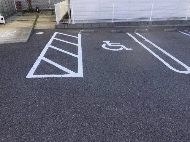 車いすマーク駐車場
