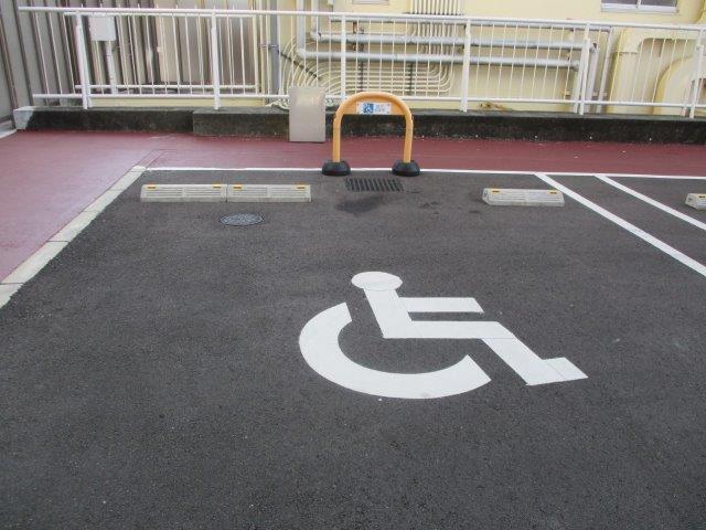 車いすマーク駐車場