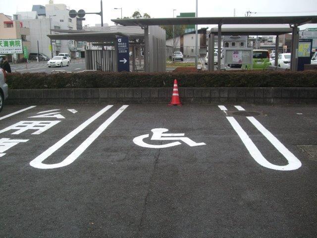 車いすマーク駐車場