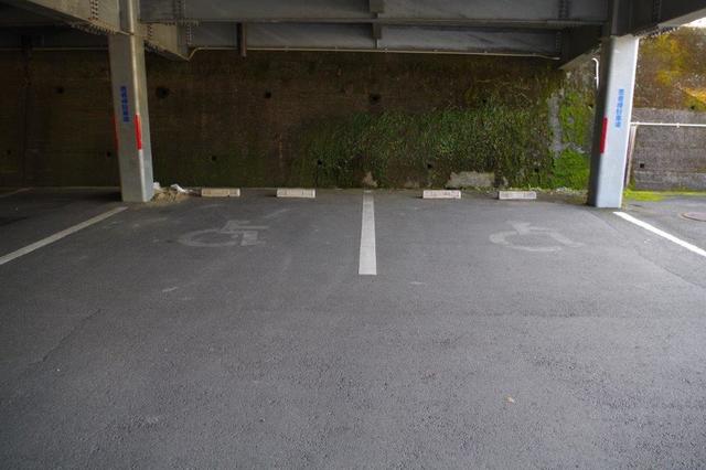 車いすマーク駐車場