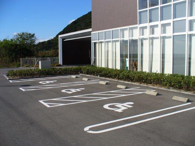 車いすマーク駐車場